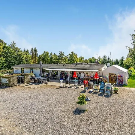 2 Bedroom Cozy In Fårvang
